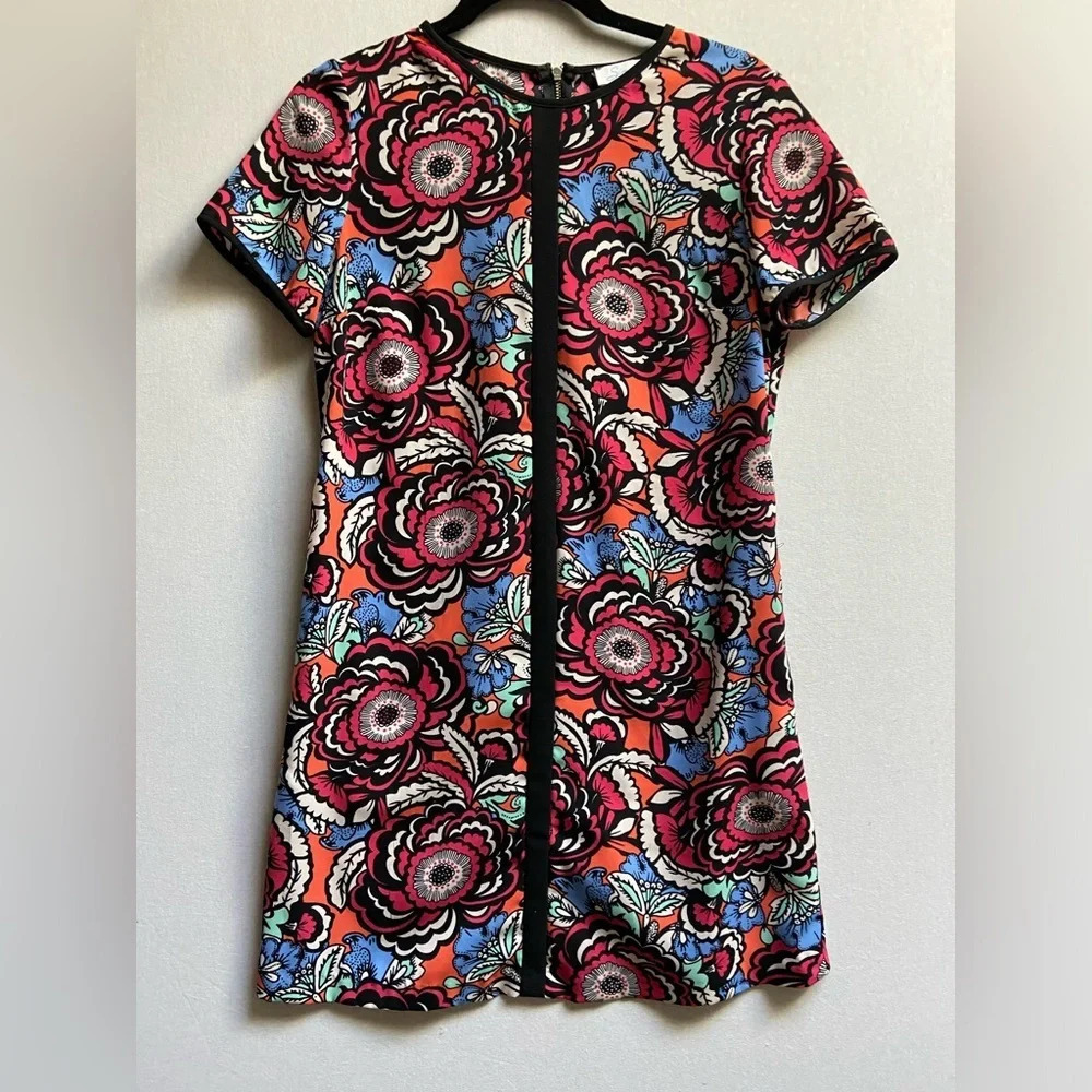 Simone Vibrant Floral Mural Print Shift Dress Short Sleeve Made in Canada XS